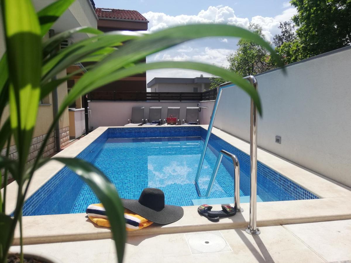 Apartment Carpe Diem ซริกเวนิซา ภายนอก รูปภาพ